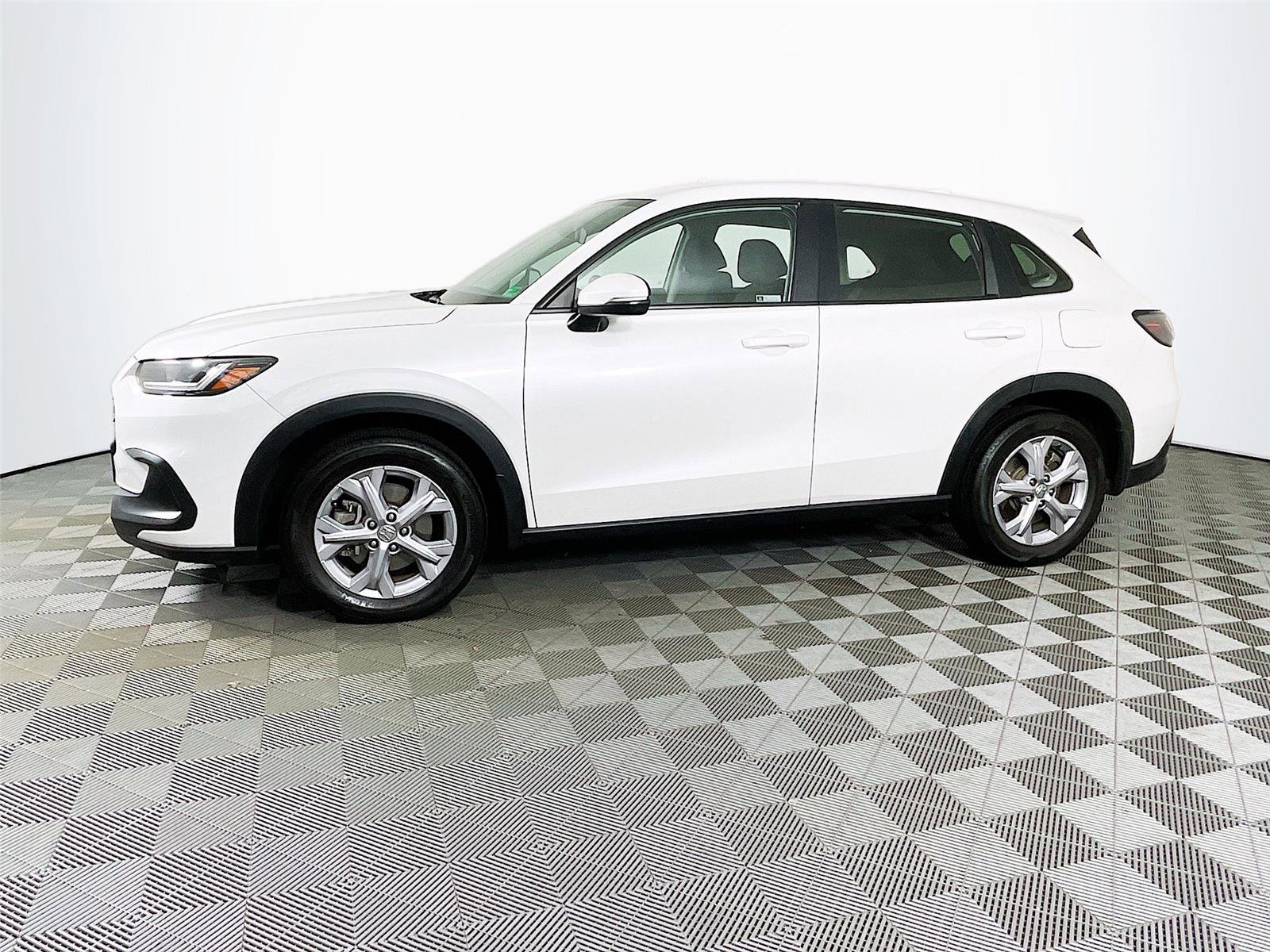 Used 2023 Honda HR-V LX image 4