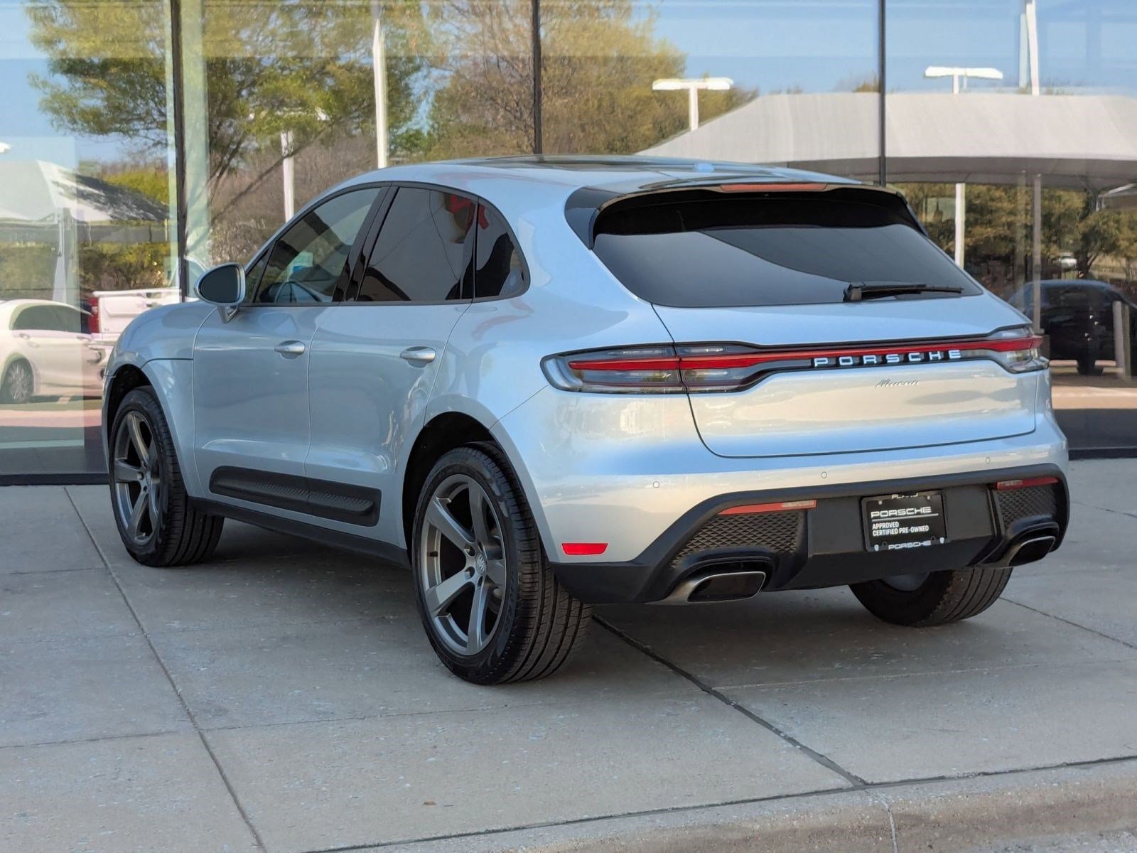 Certified 2025 Porsche Macan video 3