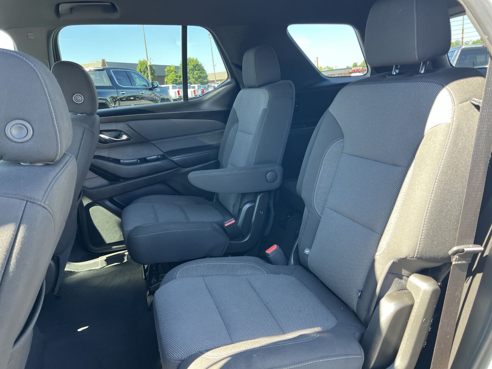 Used 2023 Chevrolet Traverse LT FWD image 23