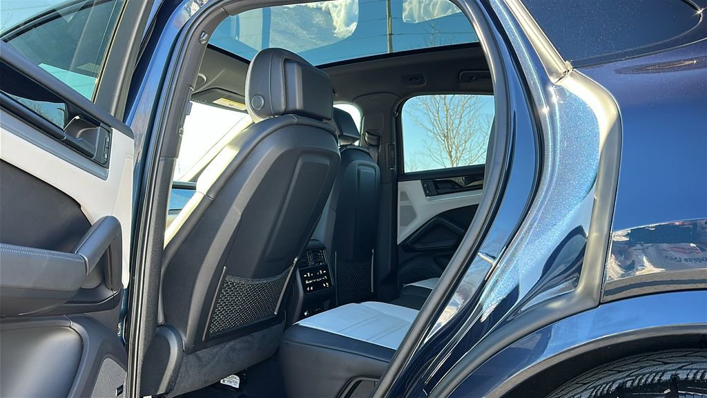 Used 2024 Porsche Cayenne Coupe image 22