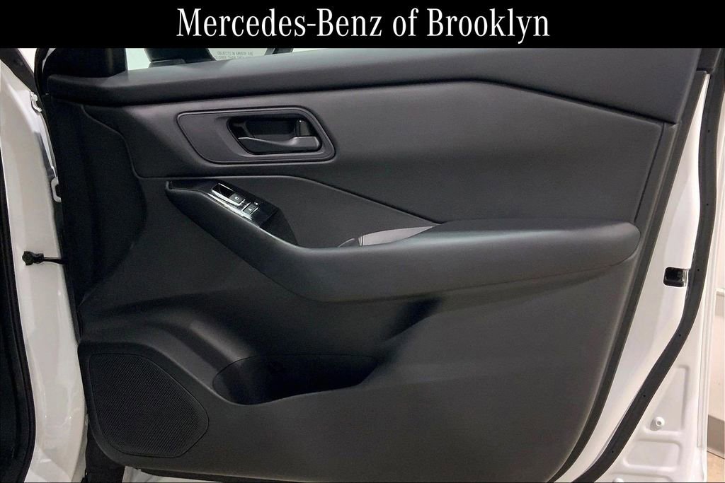 Used 2024 Nissan Rogue S image 21