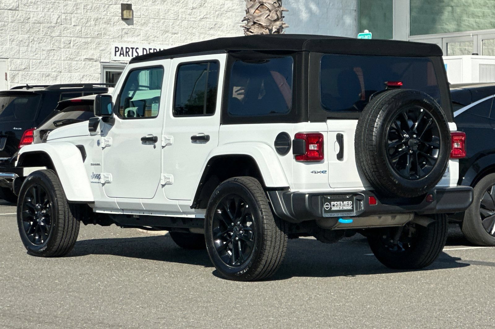 Used 2024 Jeep Wrangler Unlimited Sahara AWD/4WD image 6