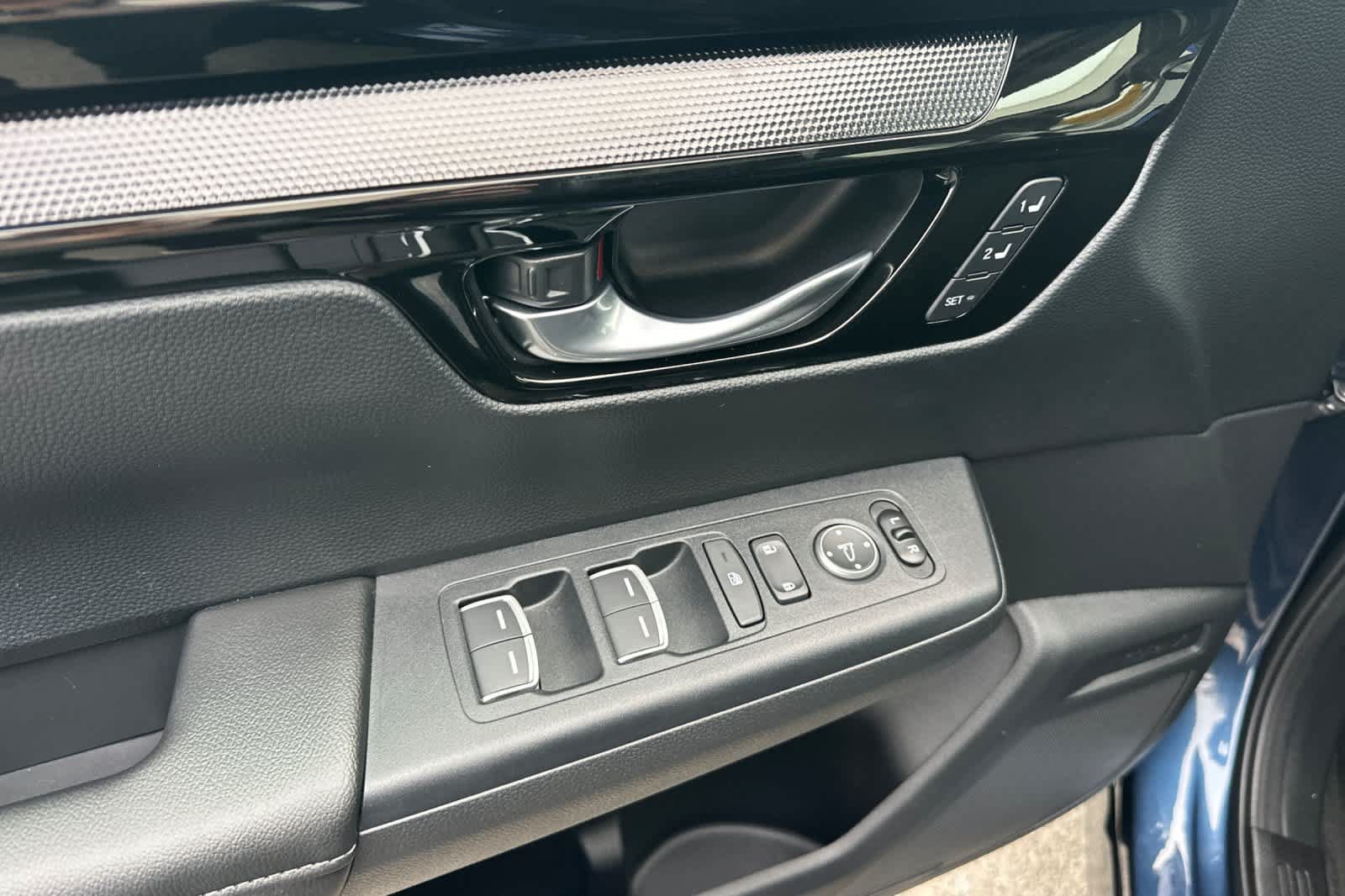 Used 2025 Honda CR-V EX-L image 11