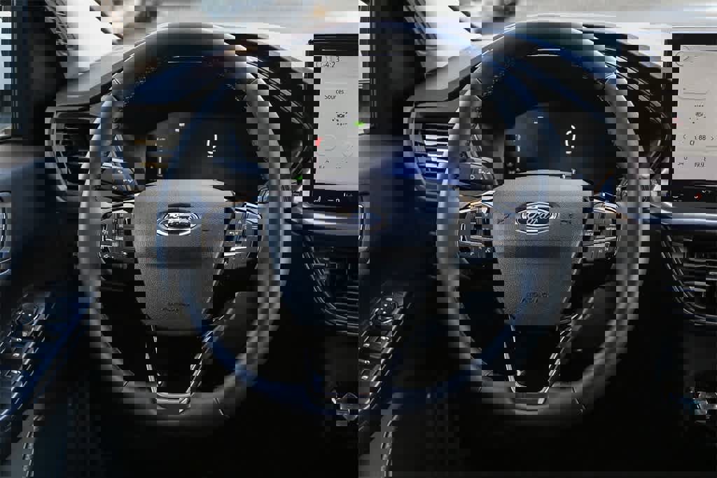 New 2025 Ford Escape SE w/ Class II Trailer Tow Package image 15