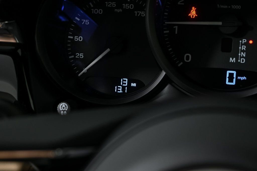 Certified 2025 Porsche Macan image 12