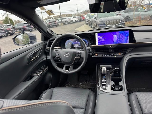 Used 2025 Toyota Crown Signia w/ Advanced Technology Package image 44