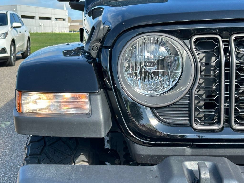 Used 2024 Jeep Gladiator Sport AWD/4WD image 35