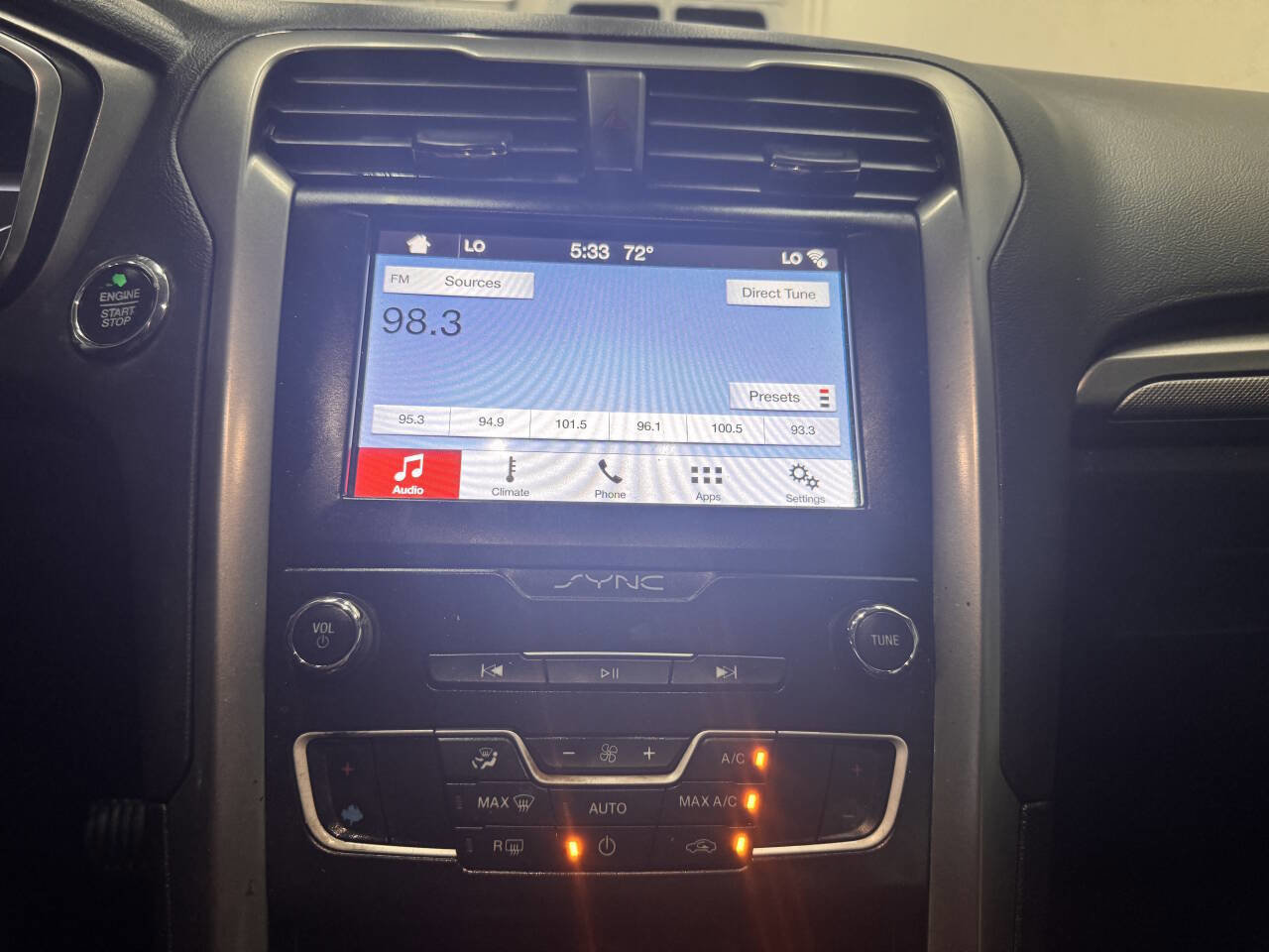 Used 2019 Ford Fusion SE FWD image 19