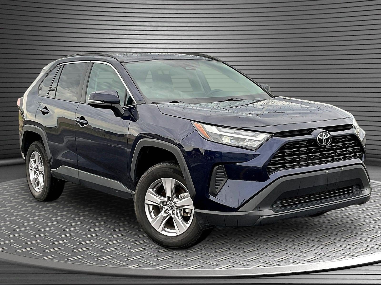 Used 2025 Toyota RAV4 XLE AWD/4WD image 1