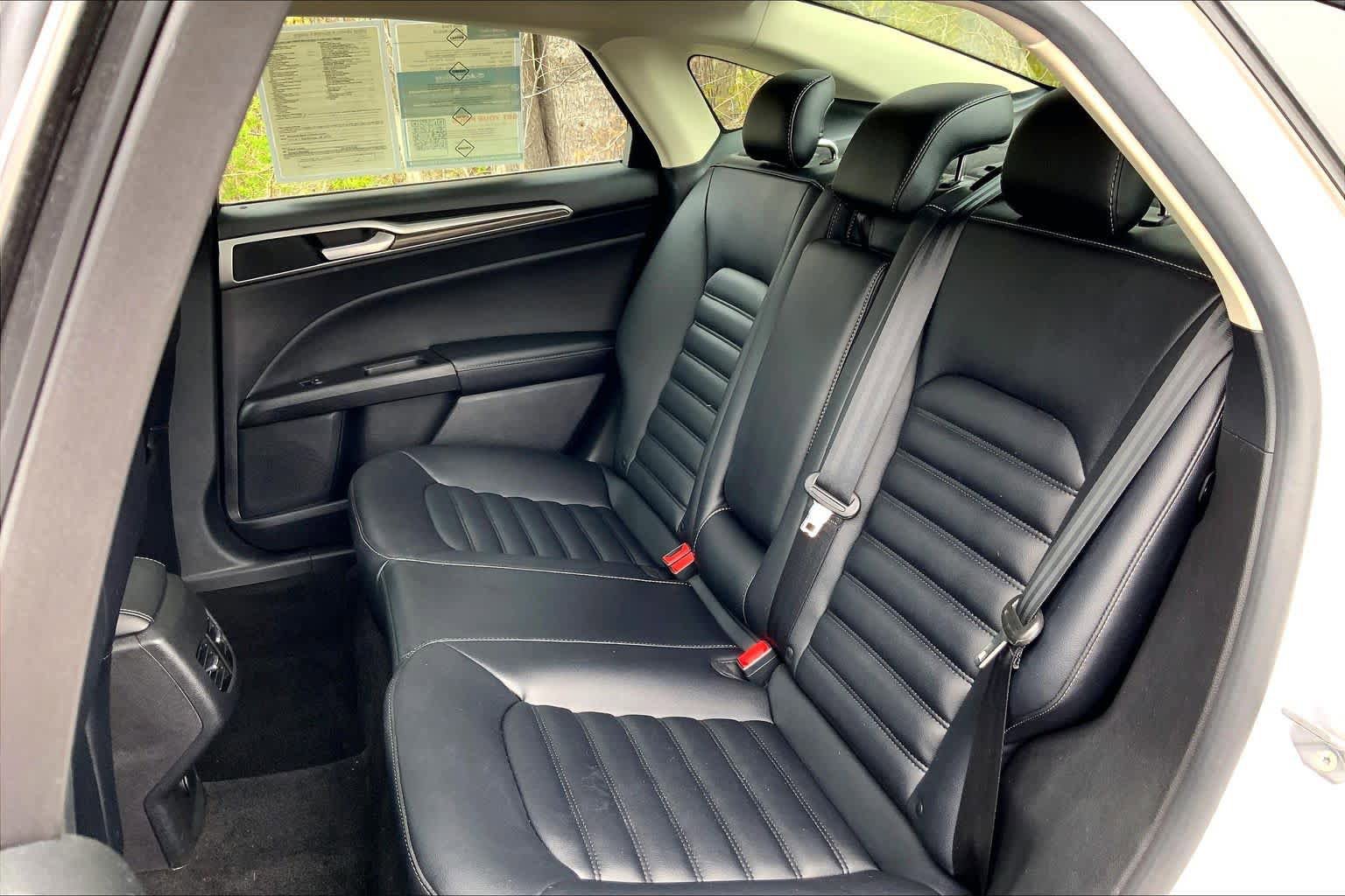 Used 2020 Ford Fusion SEL FWD image 21
