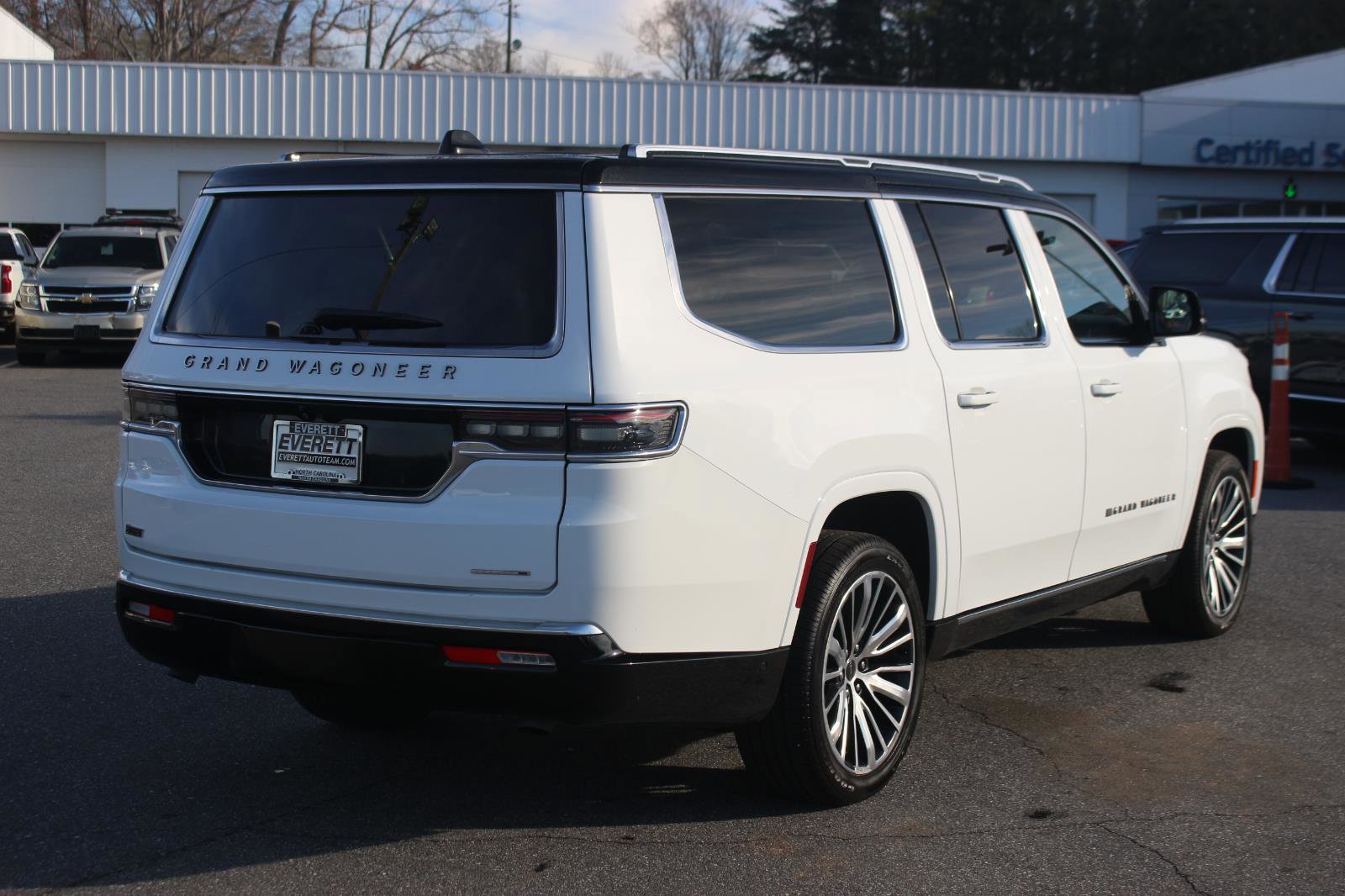 Used 2024 Jeep Grand Wagoneer L Series III image 7