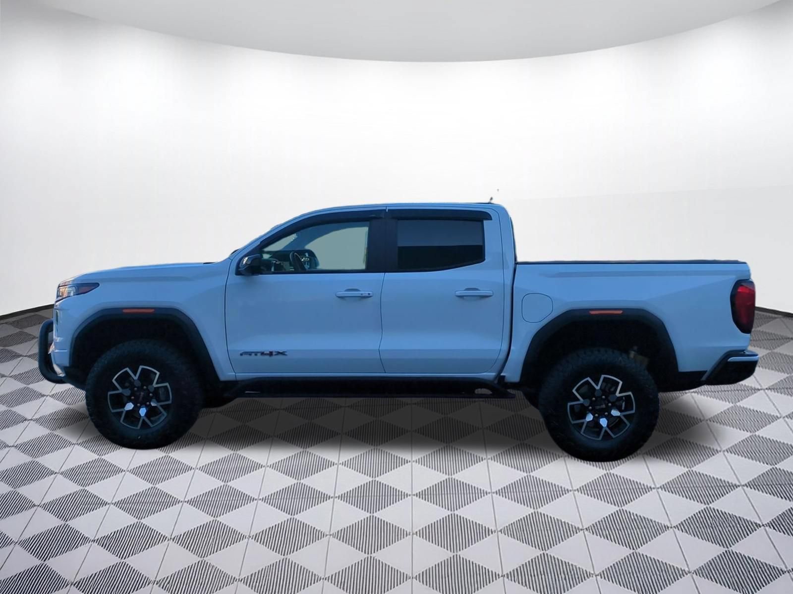 Used 2023 GMC Canyon AT4X AWD/4WD image 3
