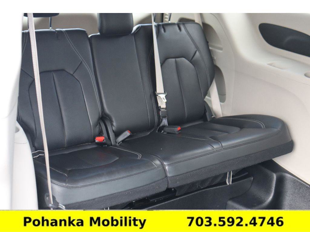 Used 2024 Chrysler Pacifica Touring-L image 10