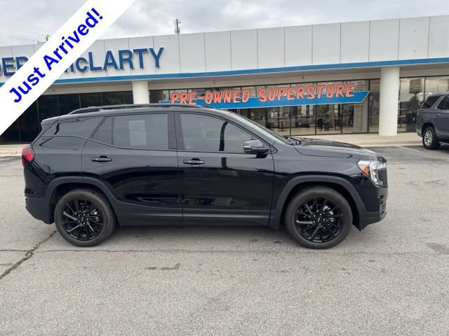 Used 2024 GMC Terrain SLT w/ Elevation Edition FWD image 2