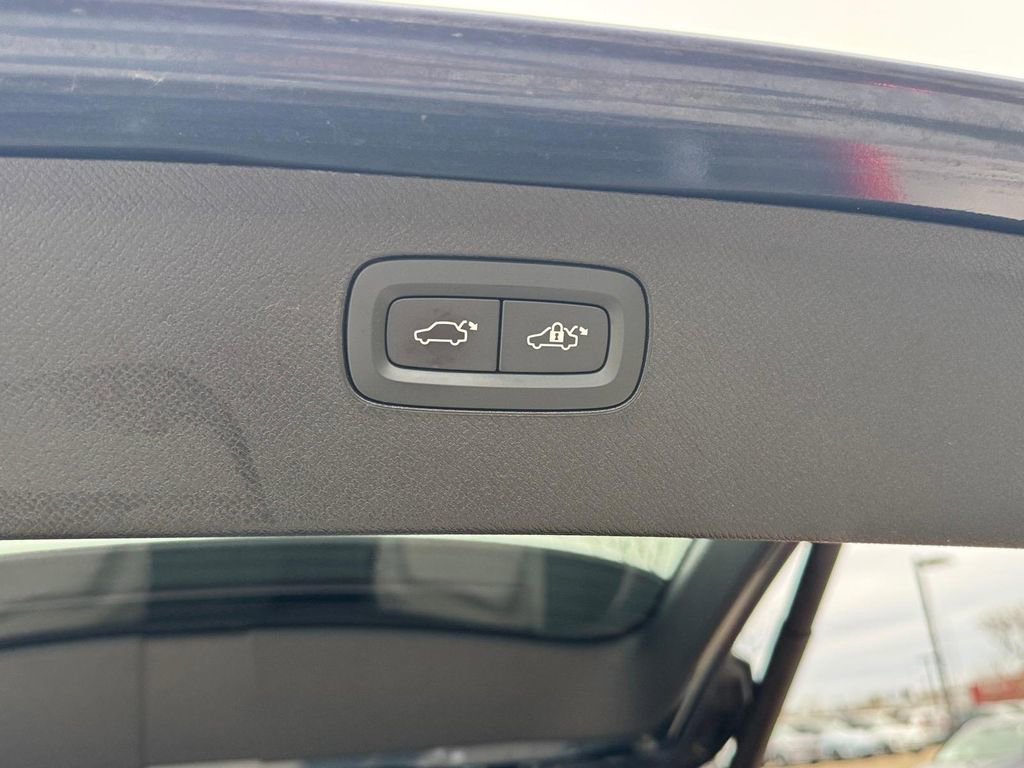 Used 2023 Volvo XC90 T8 Plus w/ Protection Package image 6