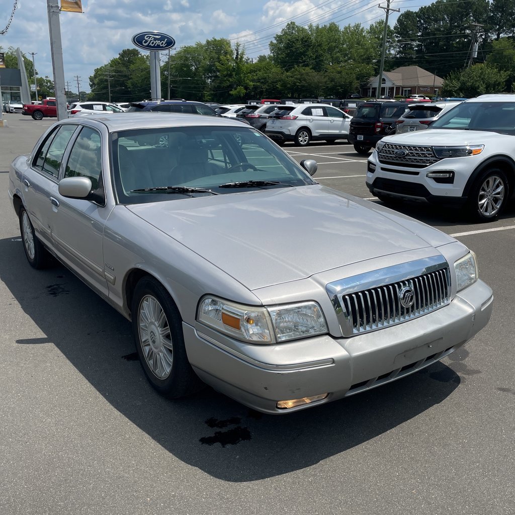 Used 2010 Mercury Grand Marquis LS image 2