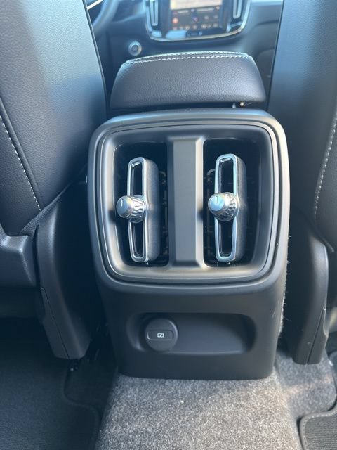 New 2026 Volvo XC40 B4 Core FWD image 31