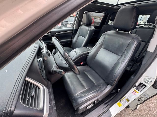 Used 2017 Toyota Highlander Limited Platinum AWD/4WD image 9