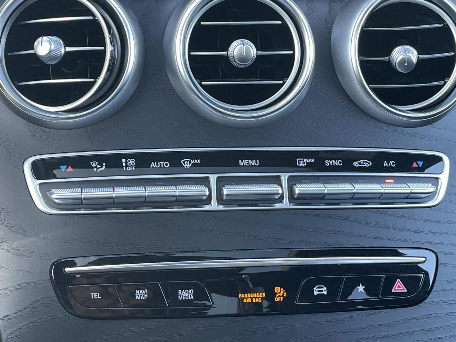Used 2021 Mercedes-Benz GLC 300 4MATIC w/ AMG Line image 28