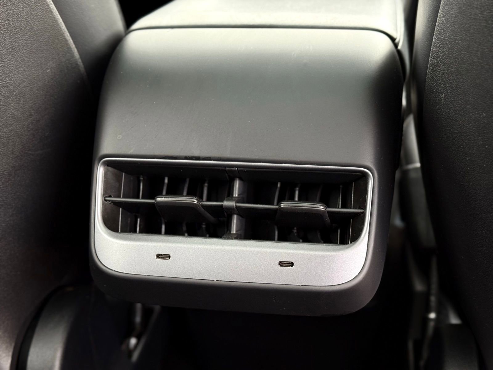 Used 2022 Tesla Model Y Long Range image 31