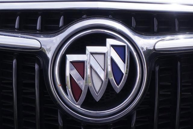 Used 2020 Buick Envision Essence w/ Experience Buick Package image 41