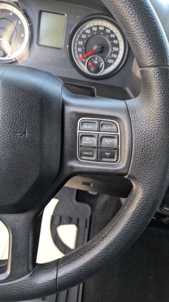 Used 2017 RAM 1500 Express AWD/4WD image 28