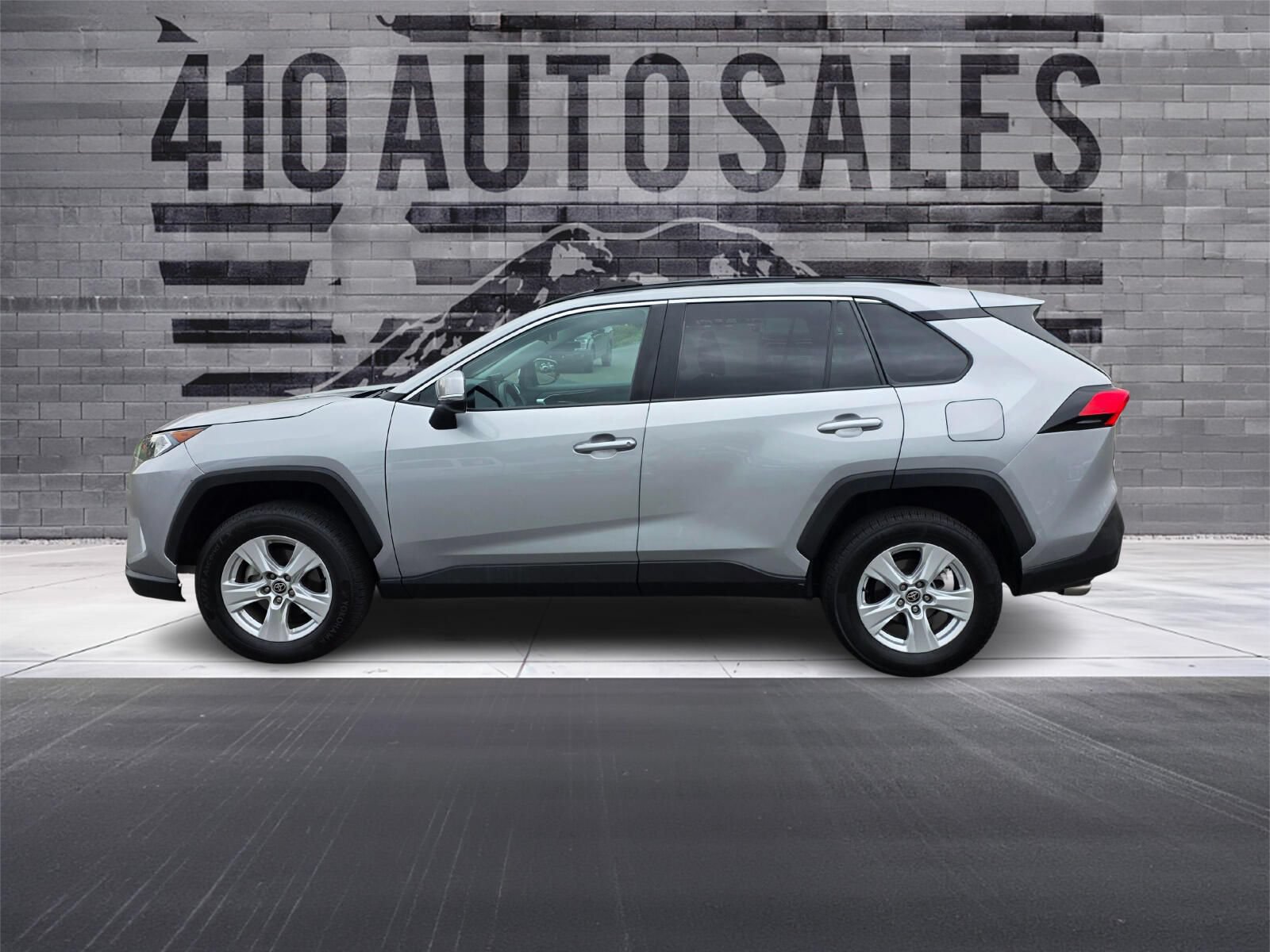 Used 2021 Toyota RAV4 XLE AWD/4WD image 7