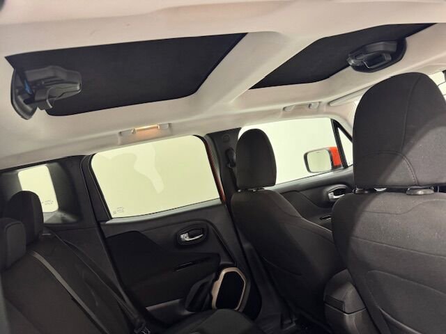 Used 2017 Jeep Renegade Latitude image 23