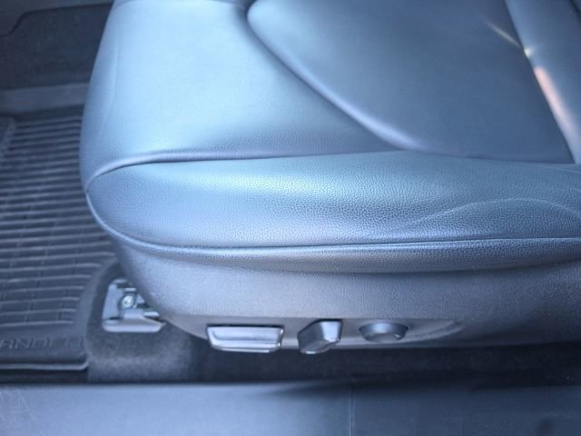 Used 2024 Toyota Highlander XLE AWD/4WD image 15