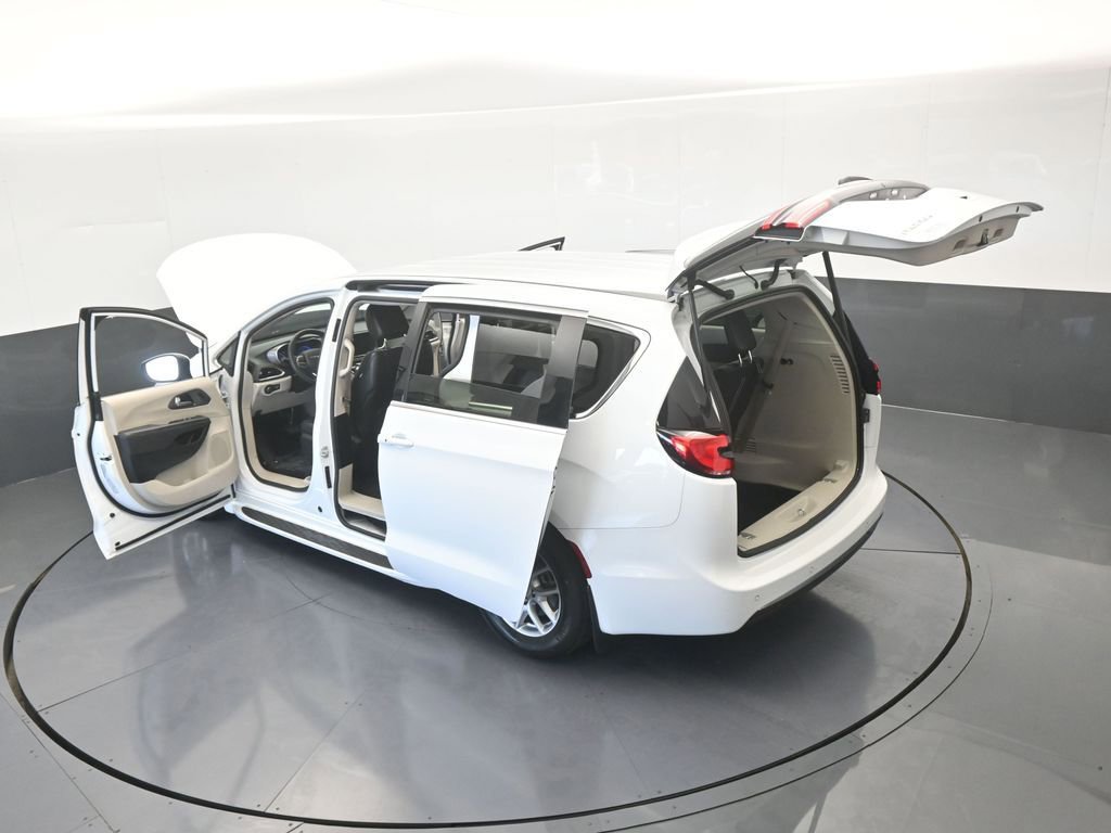 Used 2023 Chrysler Pacifica Touring-L image 68