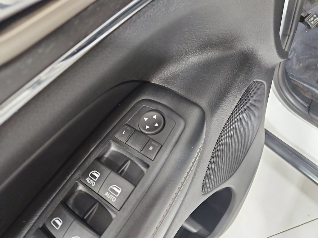 Used 2016 Jeep Grand Cherokee Limited AWD/4WD image 12