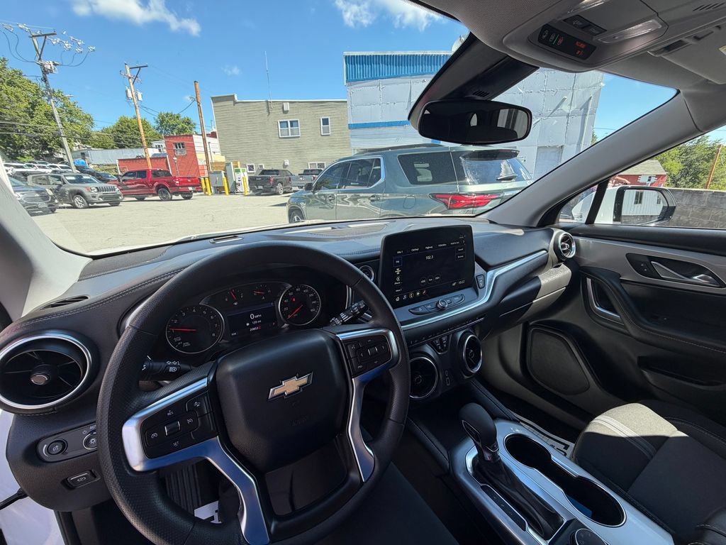 Used 2025 Chevrolet Blazer LT AWD/4WD image 21