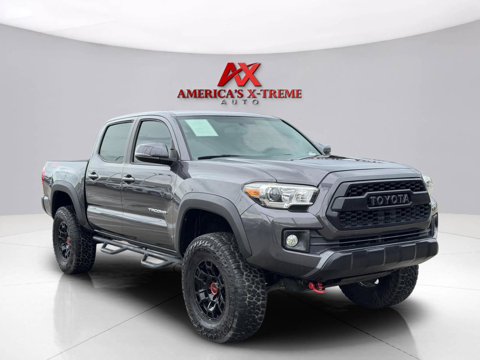 Used 2017 Toyota Tacoma TRD Off-Road w/ Premium & Technology Package AWD/4WD image 8