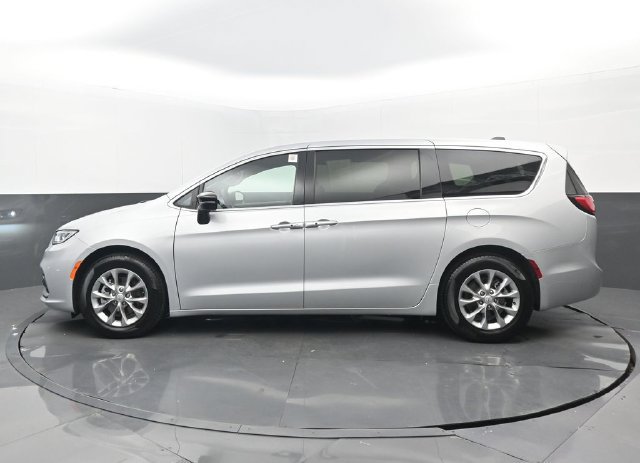 Used 2026 Chrysler Pacifica Limited FWD image 22