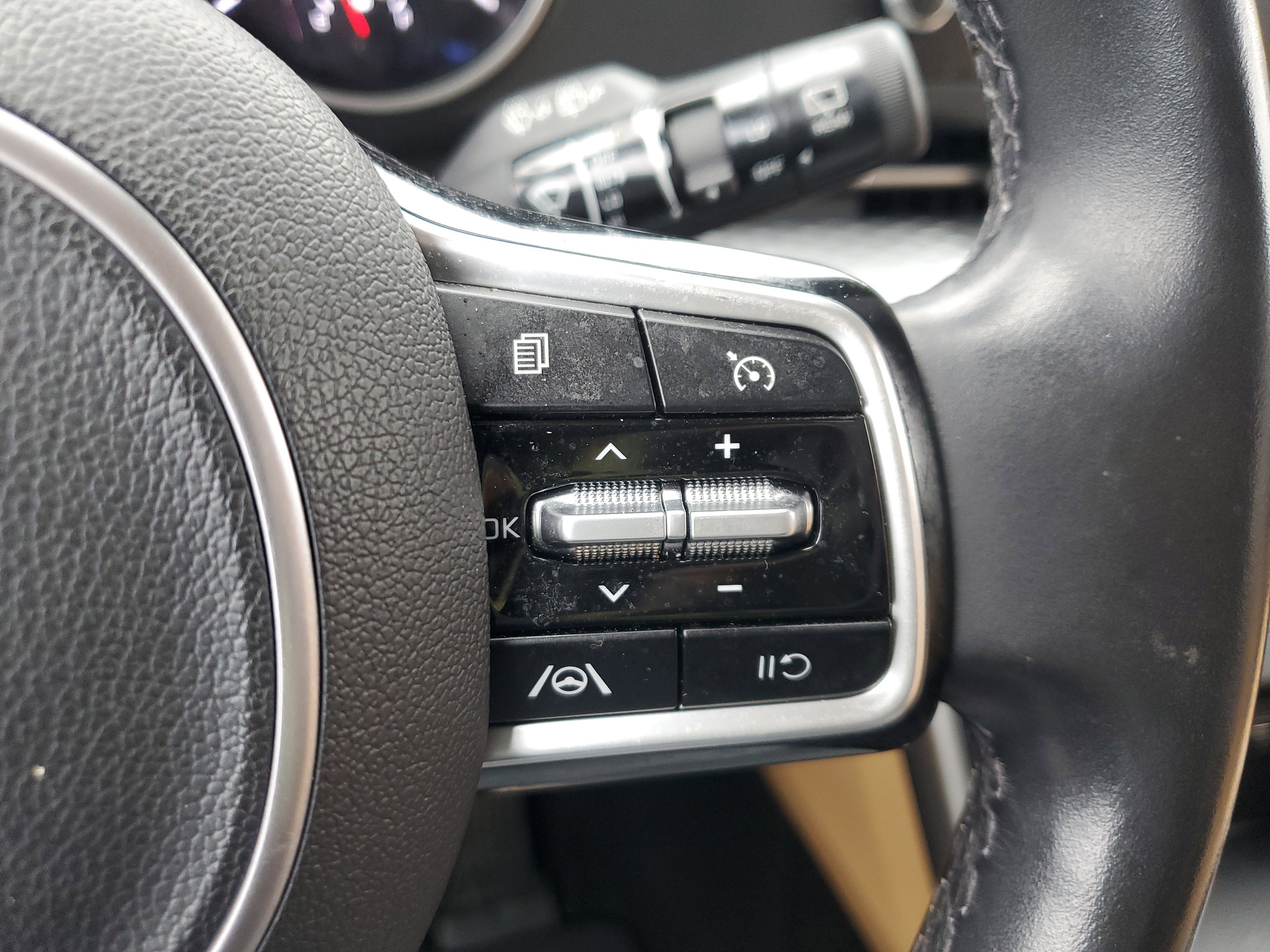 Used 2023 Kia Carnival LX image 27