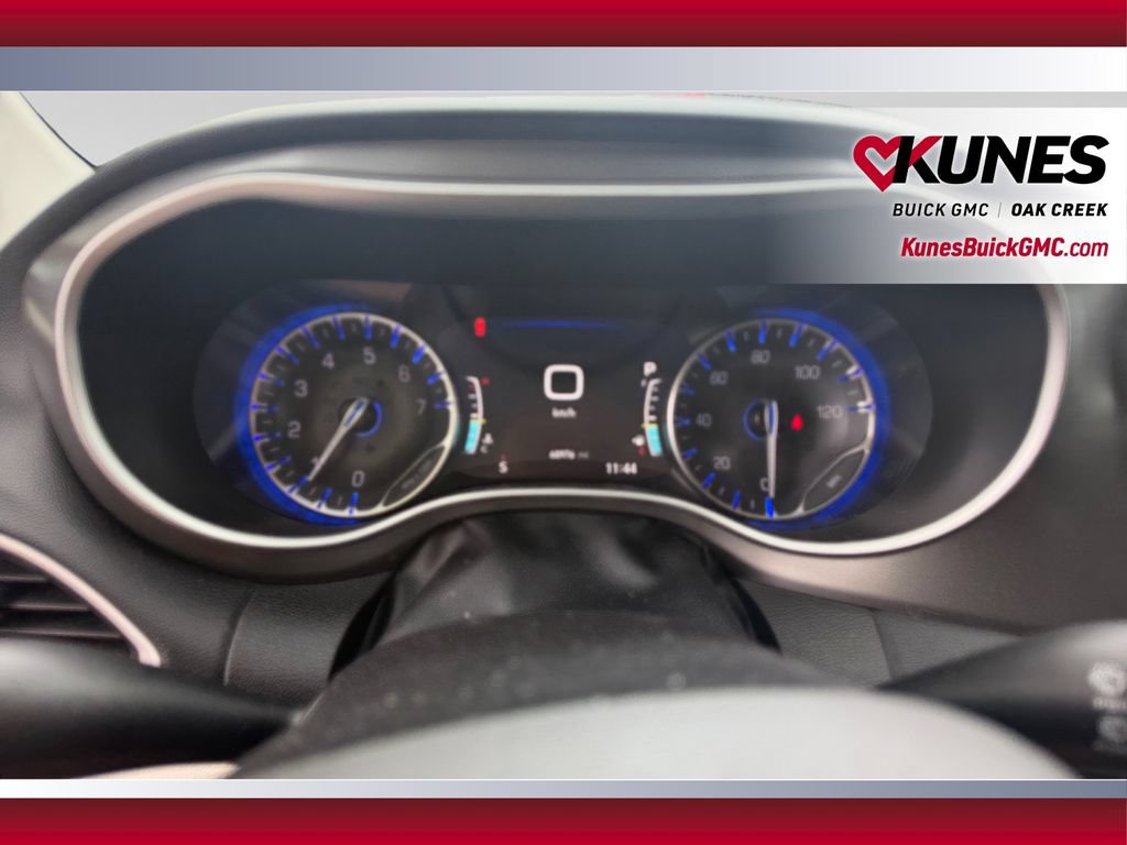 Used 2024 Chrysler Pacifica Touring-L FWD image 14