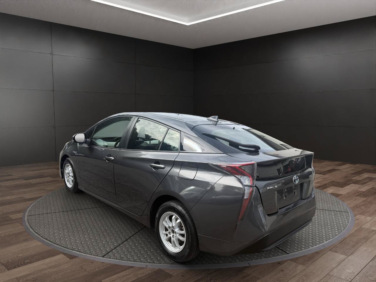 Used 2016 Toyota Prius Two FWD image 6
