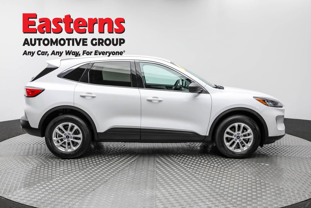 Used 2022 Ford Escape SE image 4