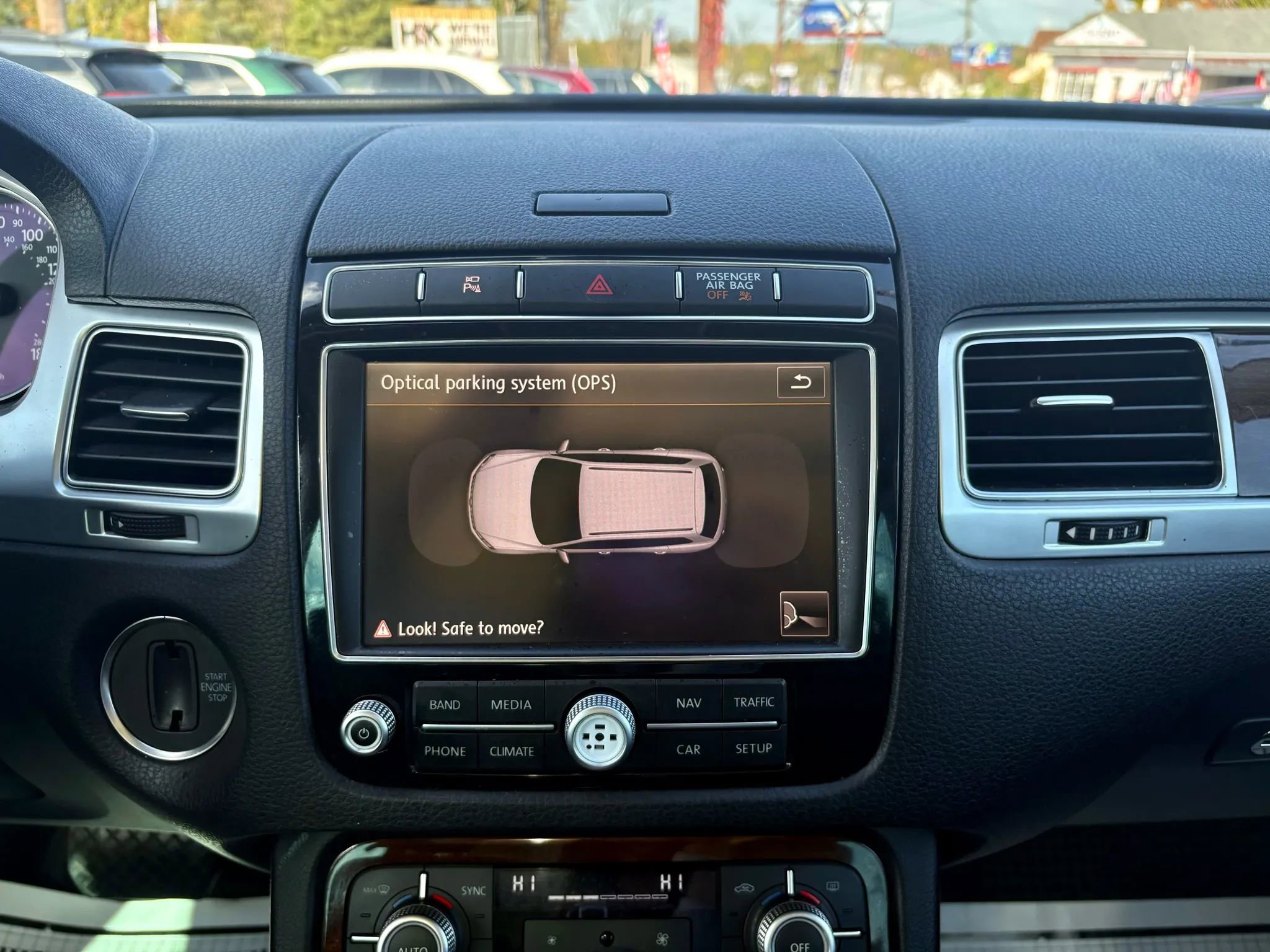 Used 2015 Volkswagen Touareg VR6 image 38