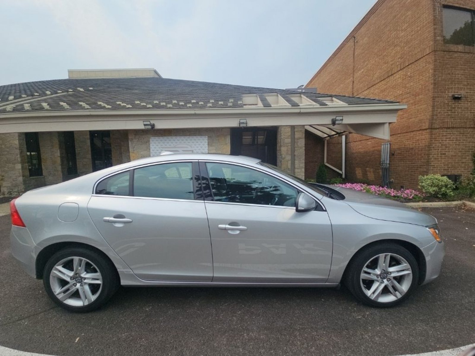 Used 2015 Volvo S60 T5 Premier w/ Climate Package FWD image 2