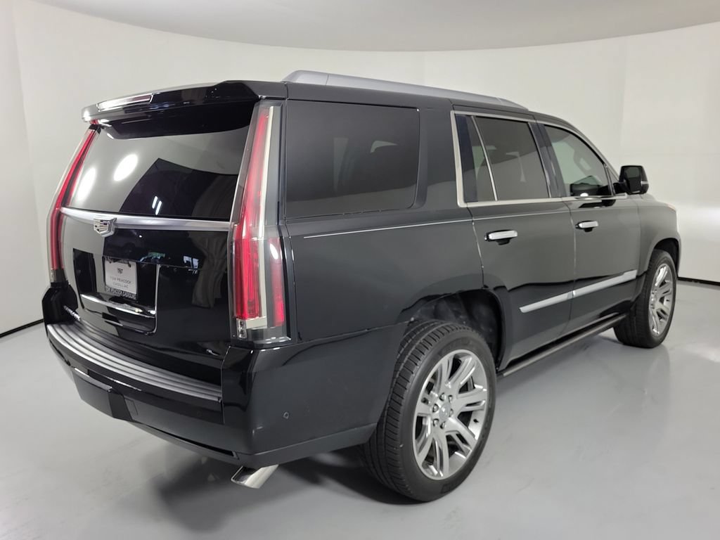 Used 2017 Cadillac Escalade Premium Luxury RWD image 3