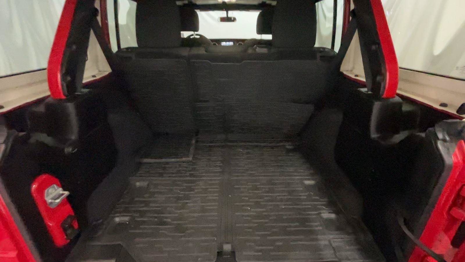 Used 2019 Jeep Wrangler Unlimited Rubicon w/ Dual Top Group AWD/4WD image 21