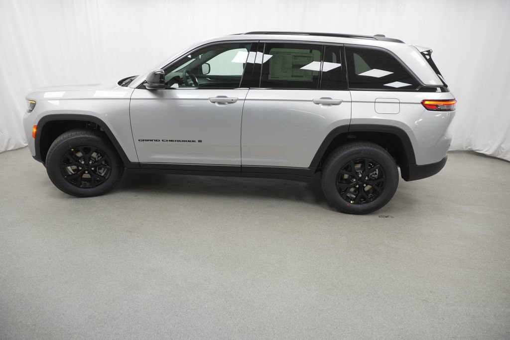 New 2026 Jeep Grand Cherokee Altitude AWD/4WD image 14