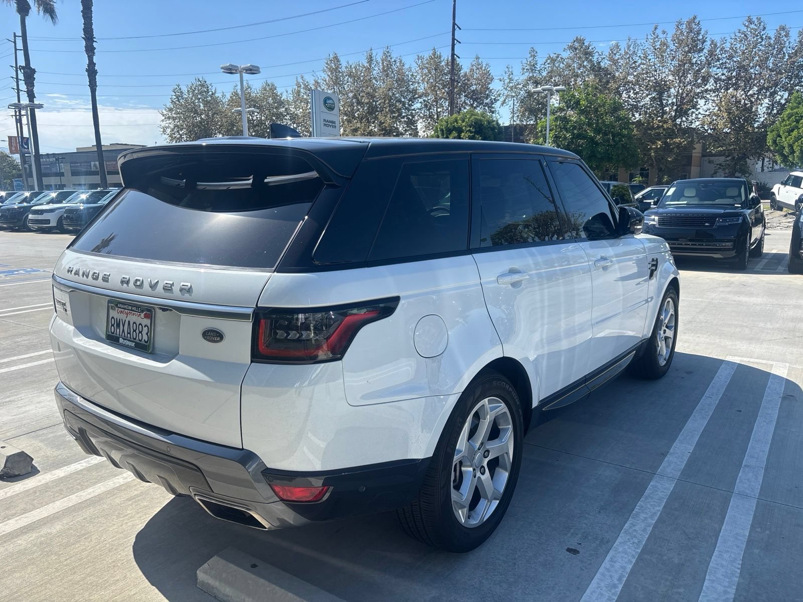 Used 2020 Land Rover Range Rover Sport HSE AWD/4WD image 3