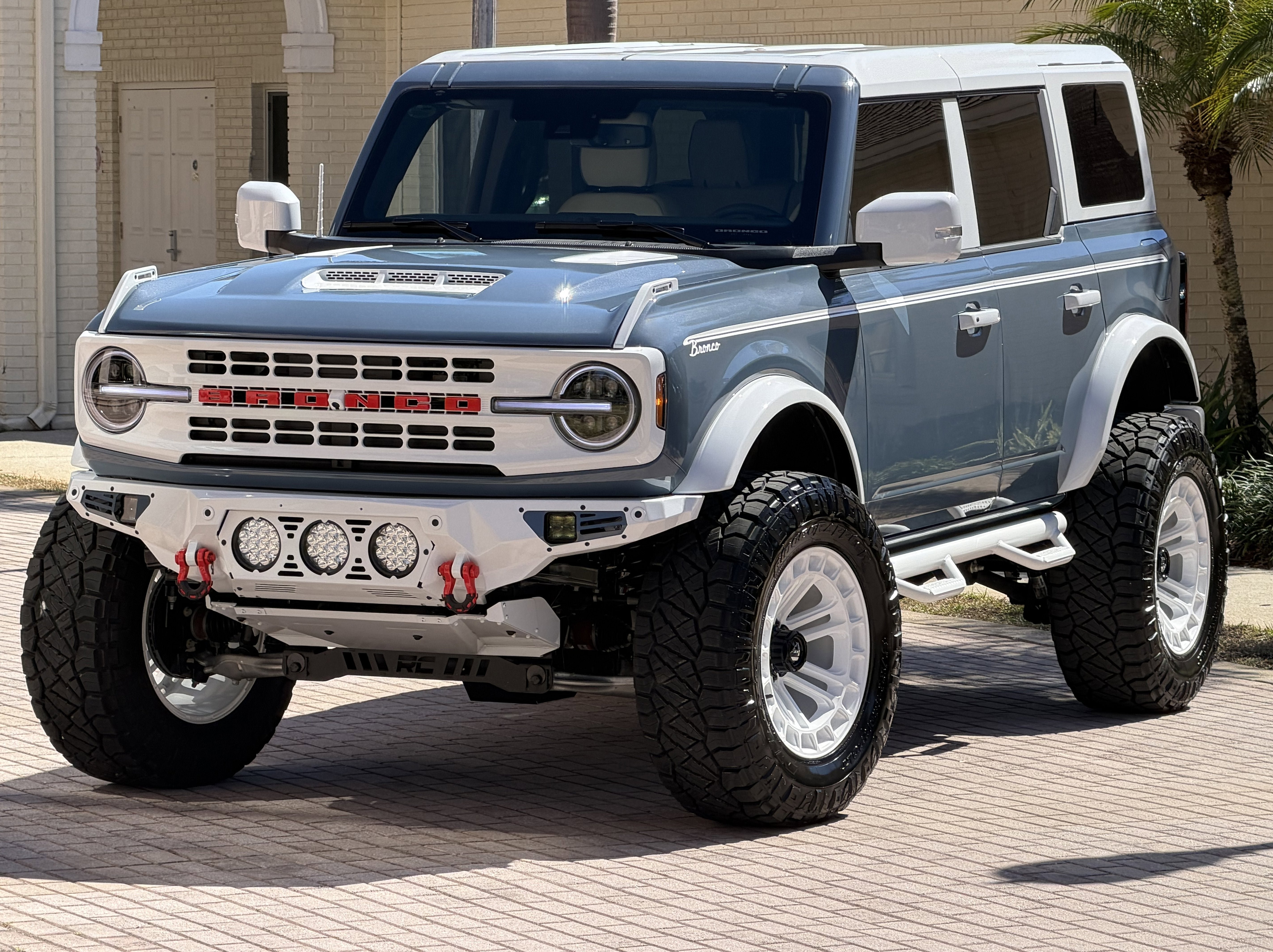 Used 2025 Ford Bronco Outer Banks AWD/4WD image 4