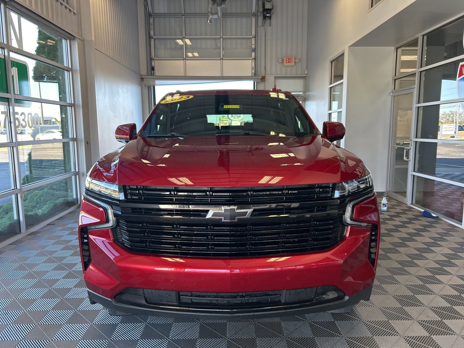 Used 2023 Chevrolet Suburban RST image 2