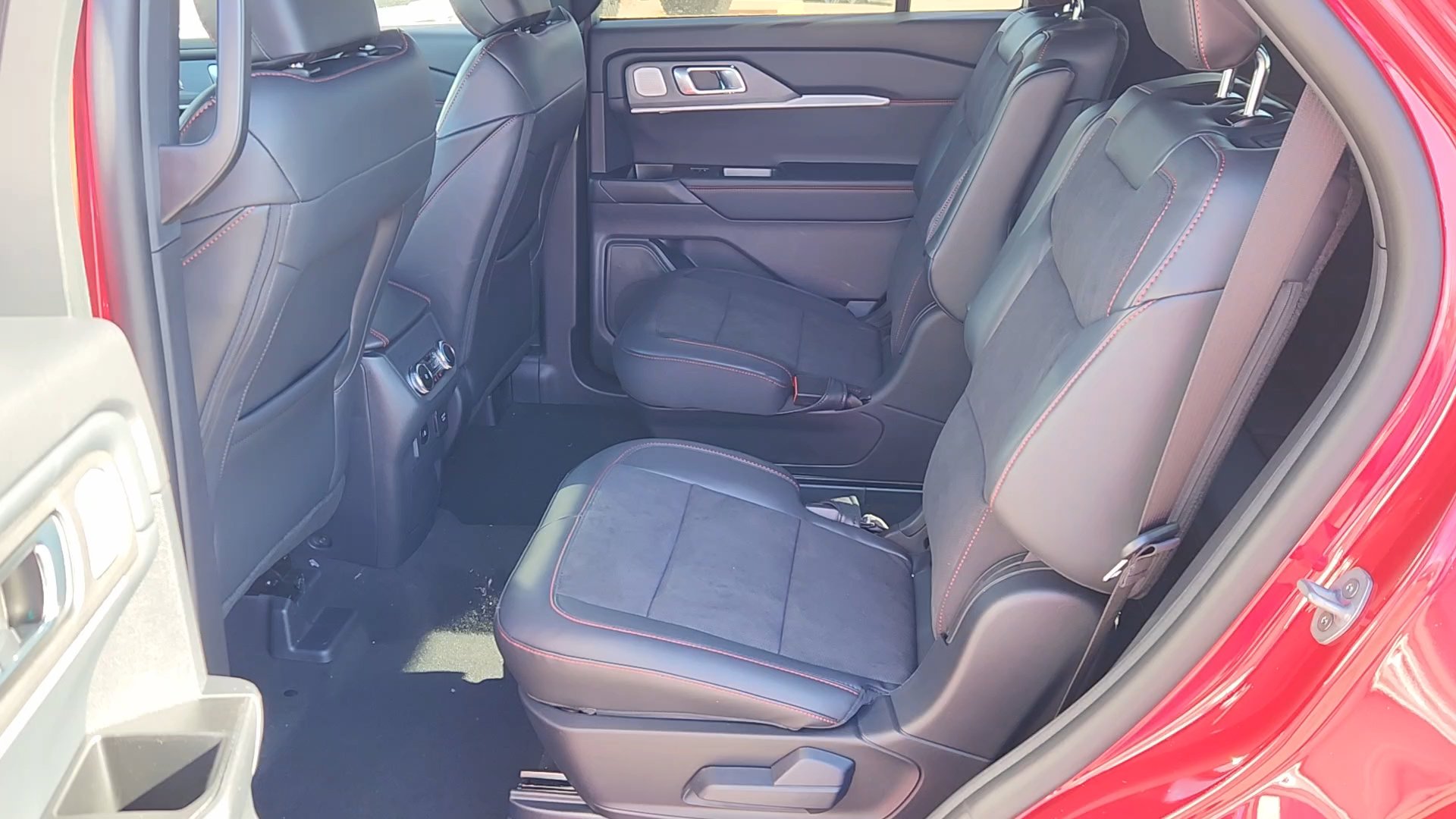 New 2026 Ford Explorer ST w/ Sun And Sound Package image 13