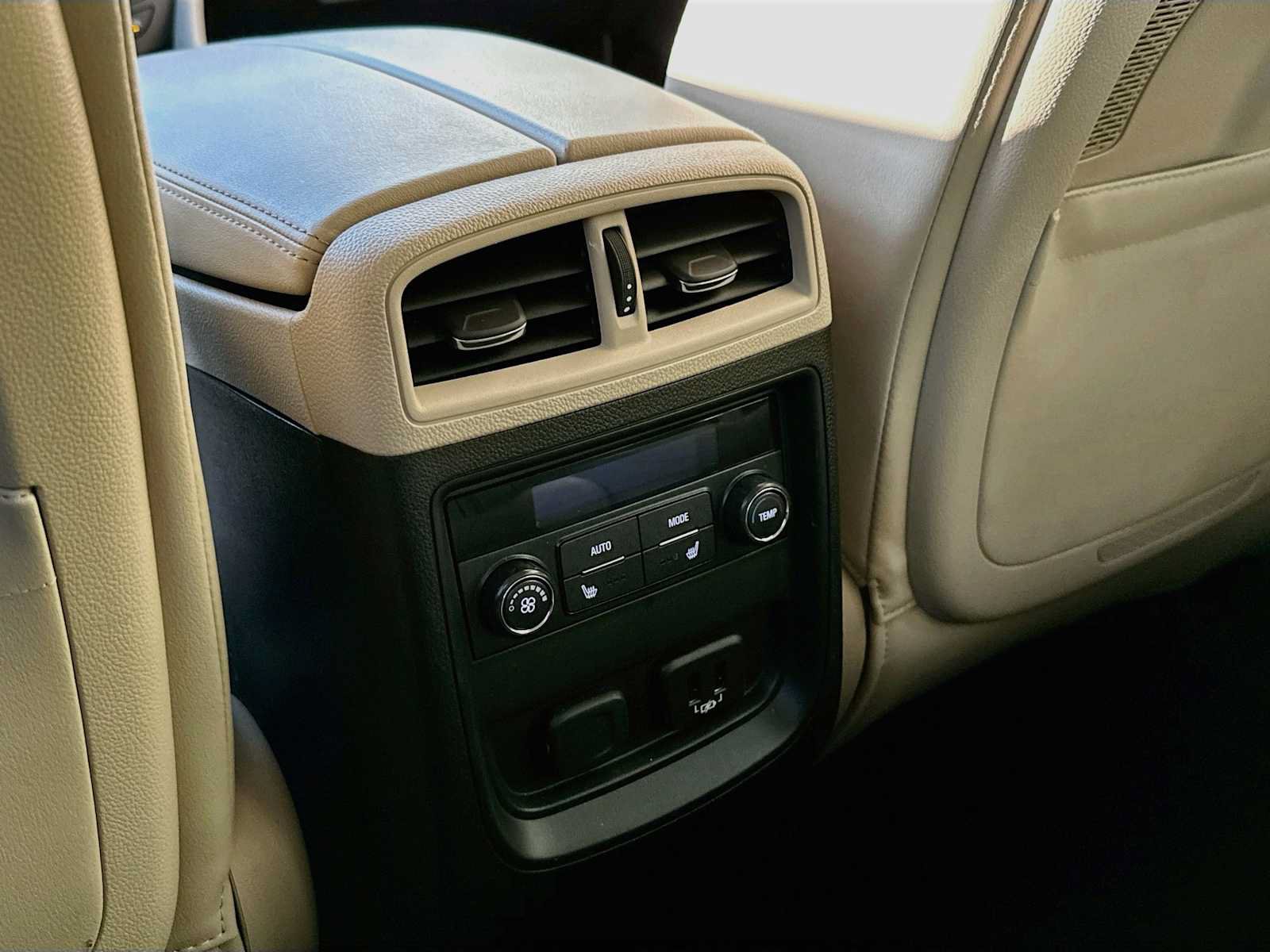 Used 2020 Buick Envision Premium w/ Driver Confidence Package AWD/4WD image 27