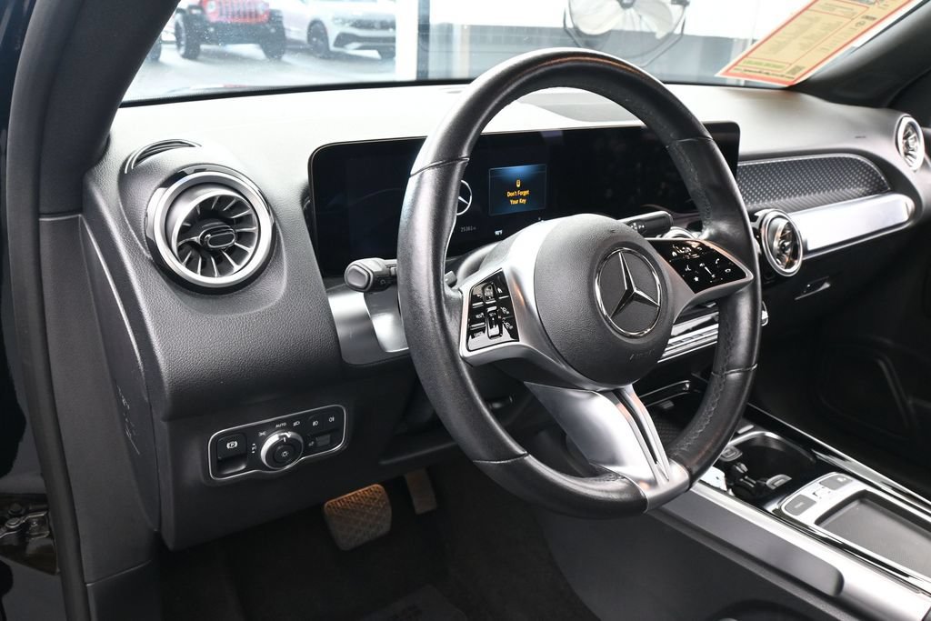 Used 2025 Mercedes-Benz GLB 250 image 16