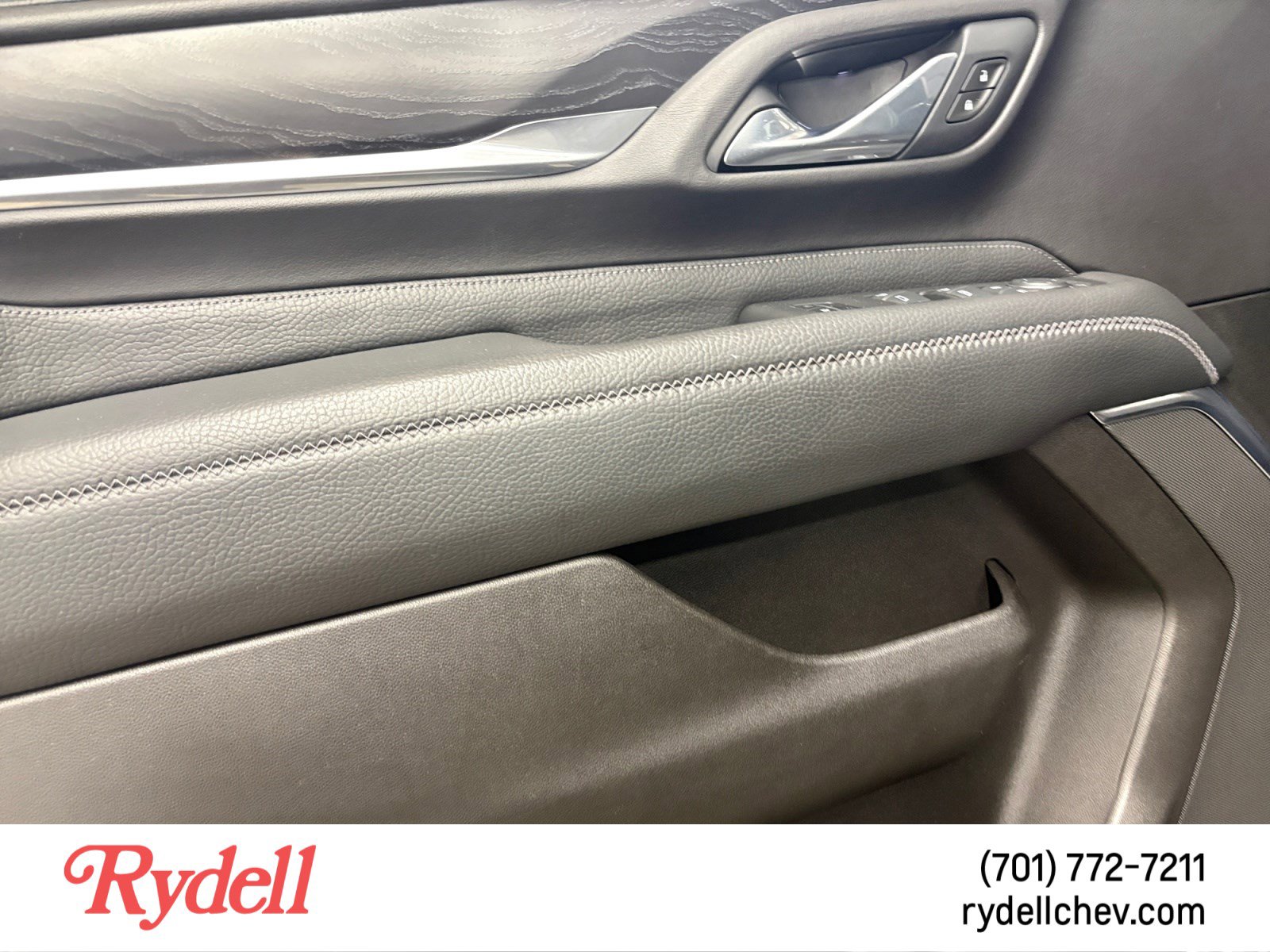 Used 2021 GMC Yukon Denali w/ Denali Premium Package image 11